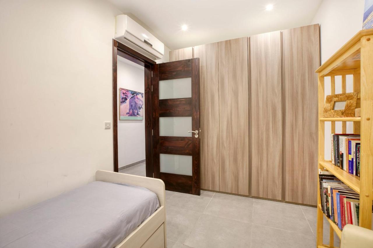 Apartment With Pool-Hosted By Sweetstay Zebbug  Εξωτερικό φωτογραφία